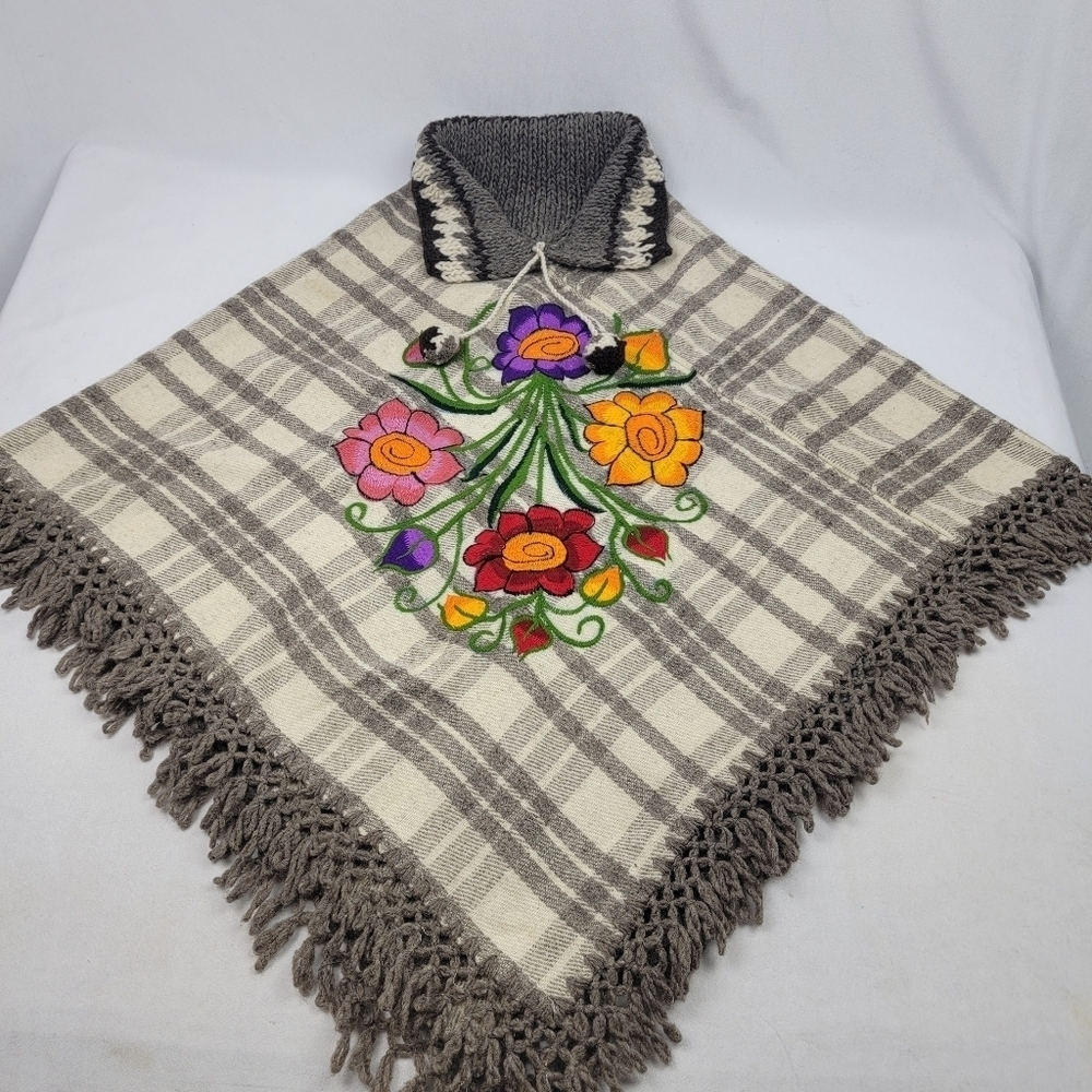 NWOT Stunning wool‎ embroidered floral pompom collared cape / poncho B2